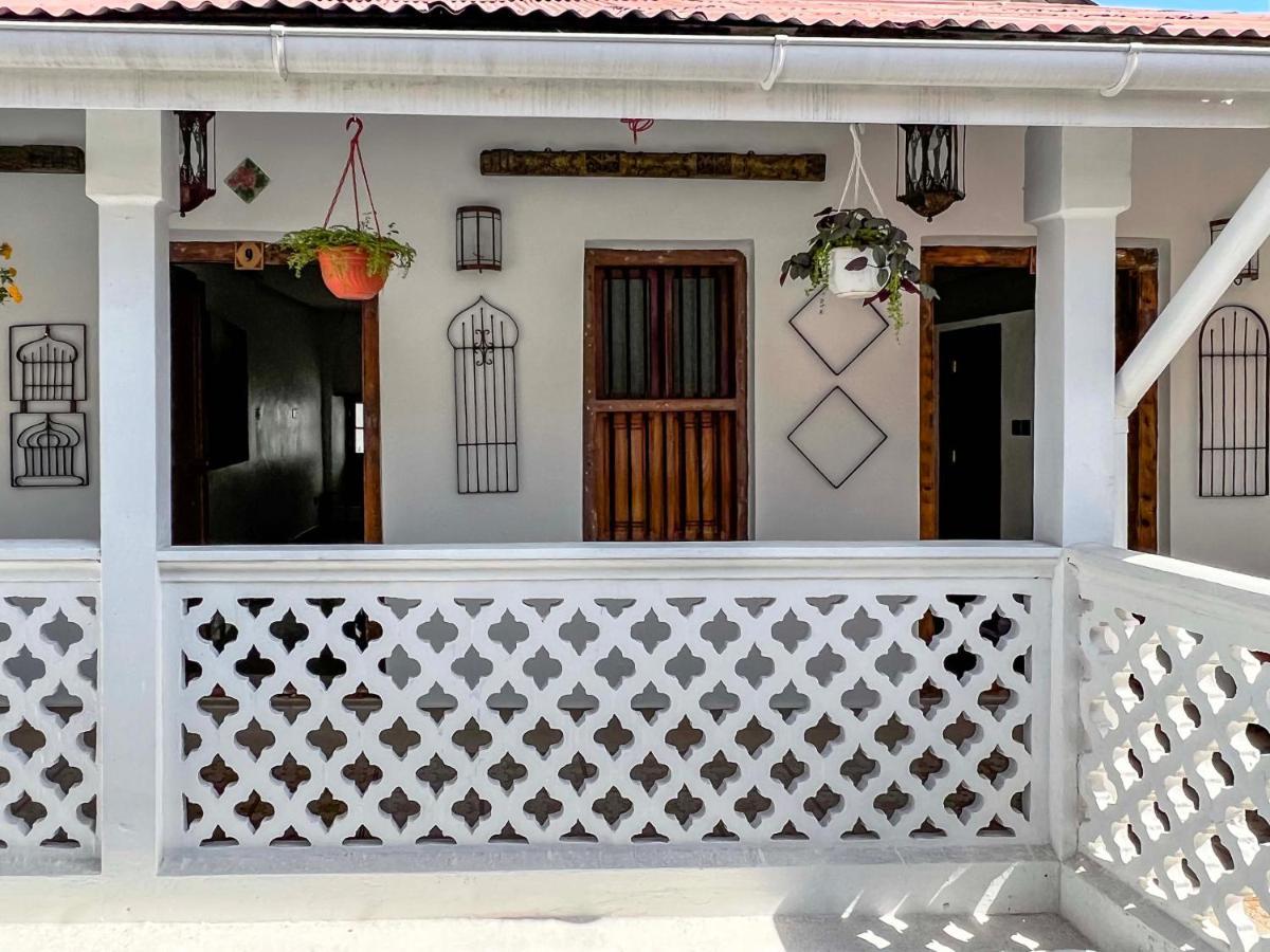 Отель Zanzi House