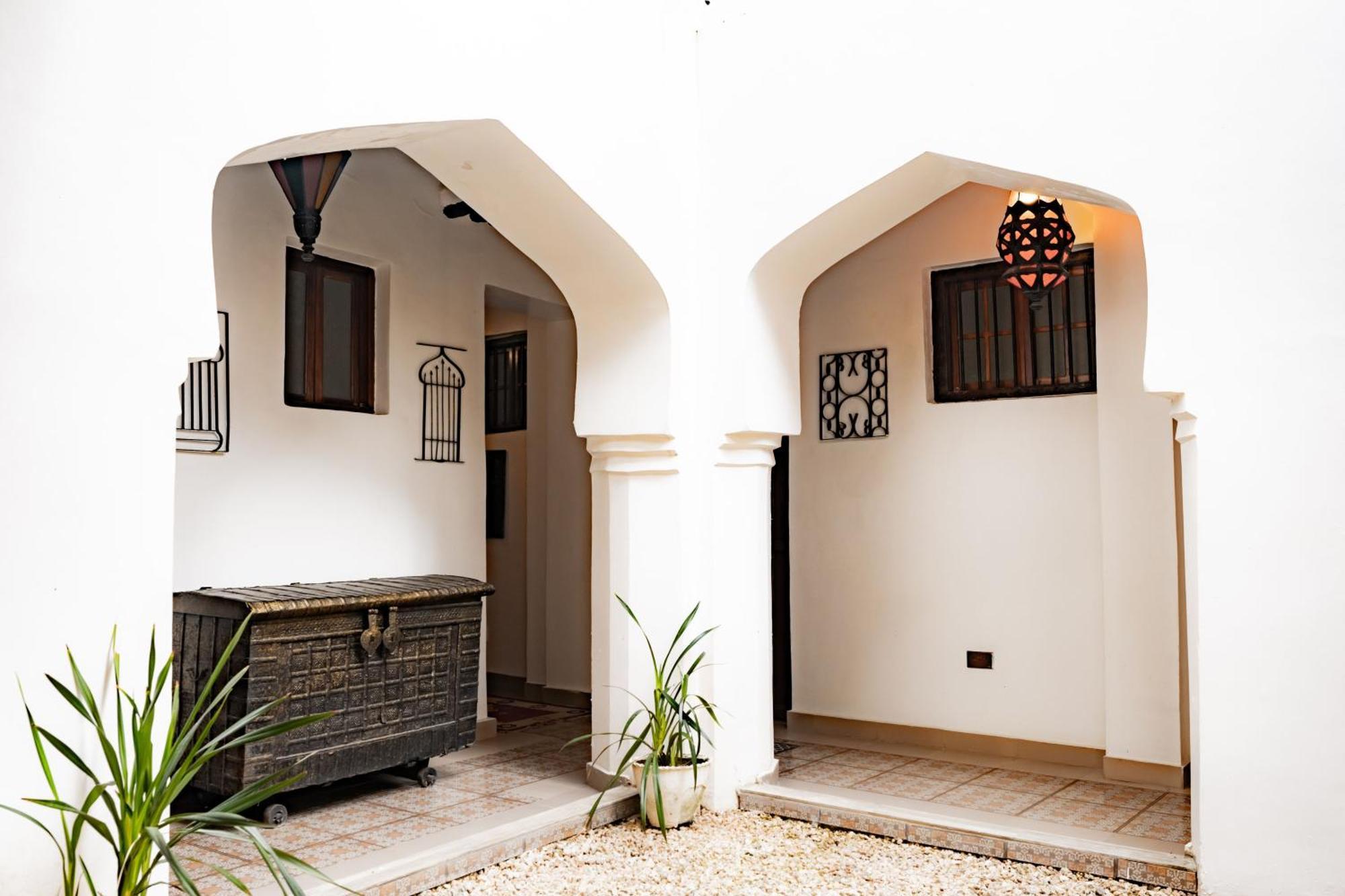 Zanzi House Отель